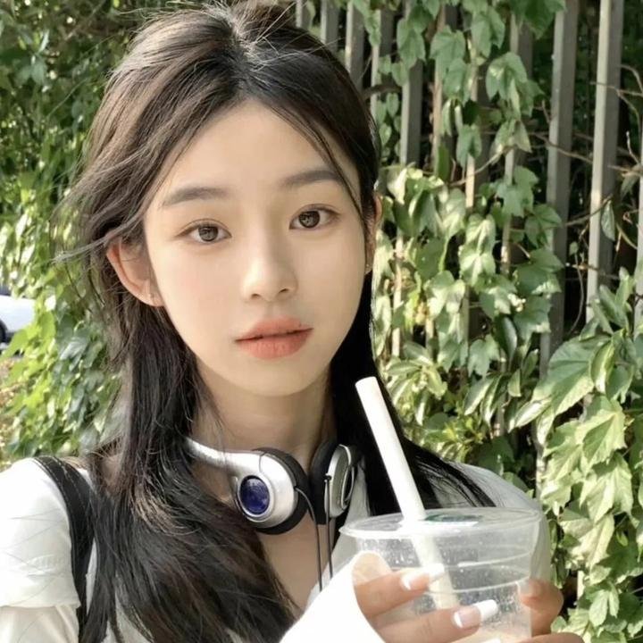 下山后我被美女包围了